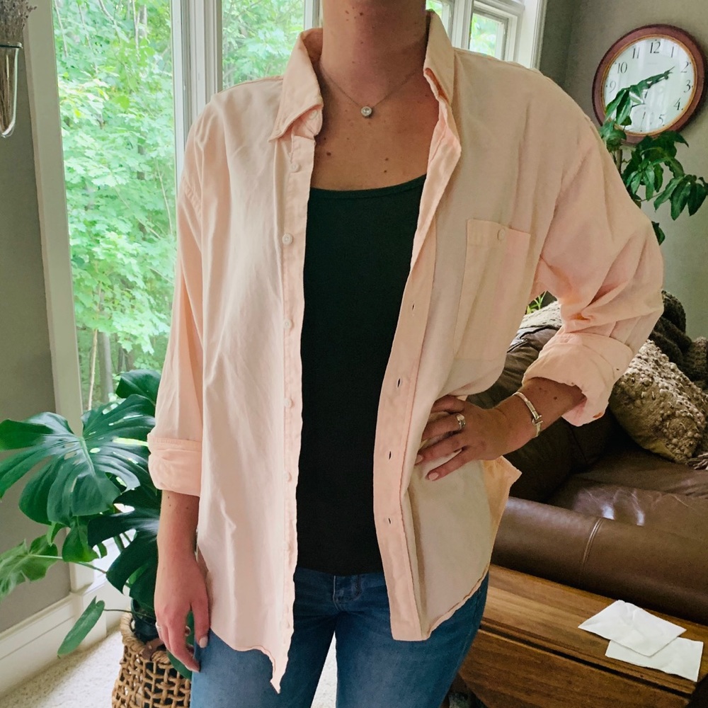 Men’s pink buttons up
